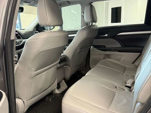 Used 2018 Toyota Highlander XLE image 8