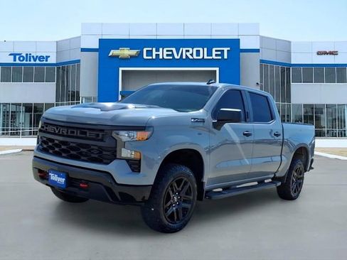 Used 2025 Chevrolet Silverado 1500 Custom Trail Boss w/ LPO, Dark Essentials Package AWD/4WD image 2