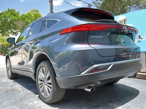 Used 2021 Toyota Venza XLE image 7