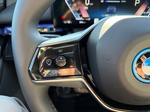 Certified 2026 BMW i5 eDrive40 AWD/4WD image 31