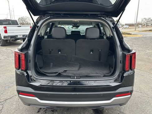 Used 2025 Kia Sorento S image 17
