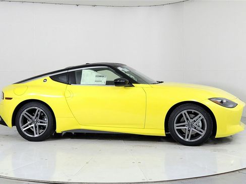 Used 2024 Nissan Z Sport w/ Floor Mat Package RWD image 2
