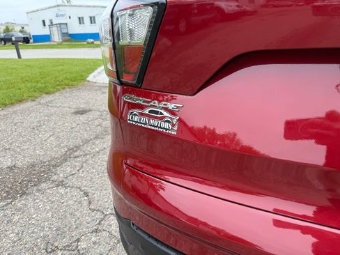 Used 2017 Ford Escape SE w/ Equipment Group 201A image 8