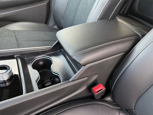 New 2025 Jeep Grand Cherokee Altitude image 30