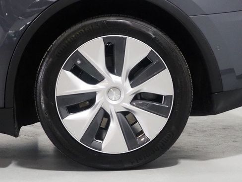 Used 2021 Tesla Model Y Long Range AWD/4WD image 44