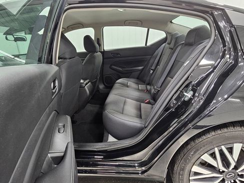 Used 2024 Nissan Altima 2.5 SV FWD image 13