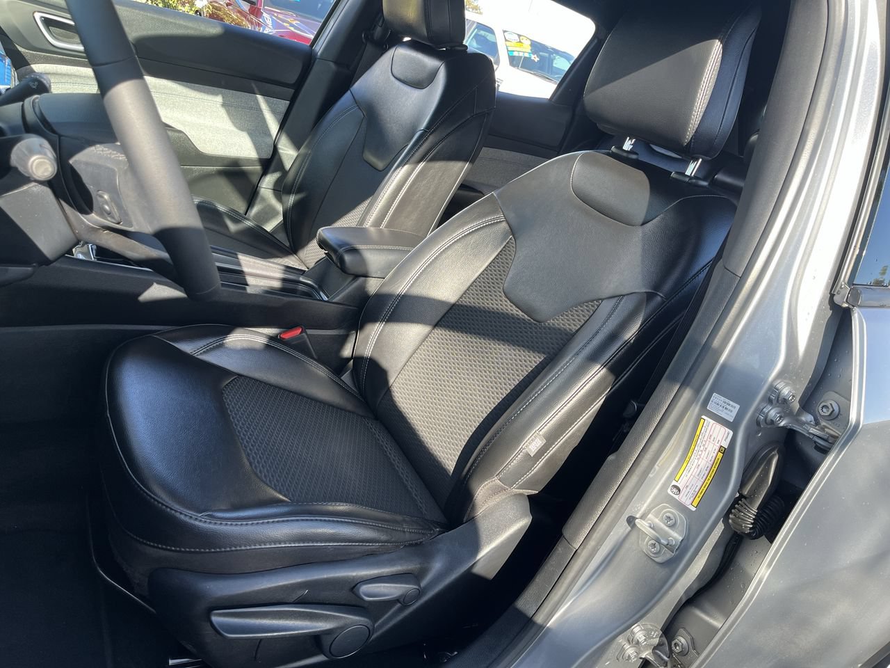Used 2023 Jeep Compass Latitude AWD/4WD image 17