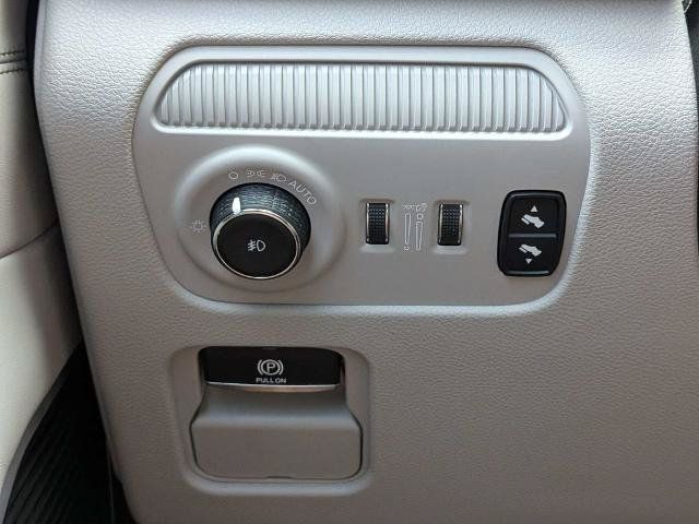 Used 2022 Jeep Wagoneer Series III RWD image 24