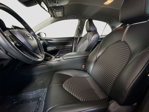 Used 2024 Toyota Camry SE image 21