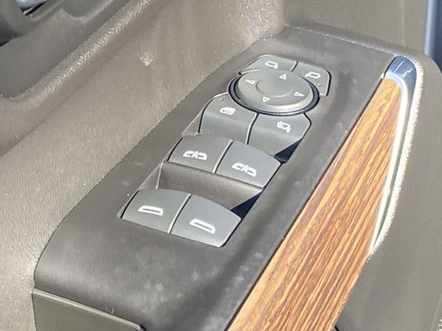 Used 2021 Chevrolet Silverado 1500 High Country w/ Technology Package image 28