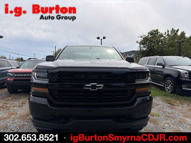 Used 2017 Chevrolet Silverado 1500 Custom w/ Custom Convenience Package AWD/4WD image 2