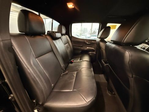 Used 2021 Toyota Tacoma Limited image 19