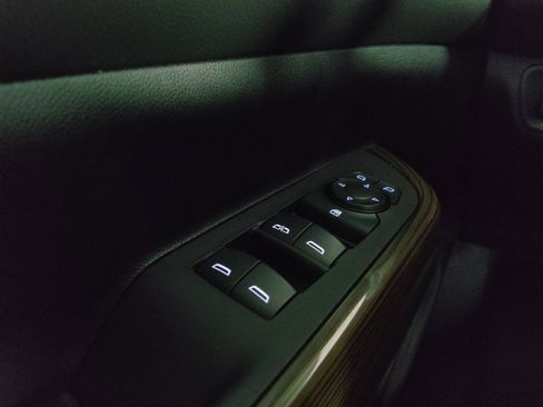 Used 2023 GMC Acadia SLE w/ Driver Convenience Package FWD image 27