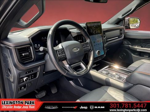 Used 2023 Ford Expedition Platinum AWD/4WD image 16
