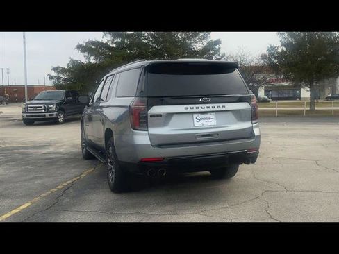 Used 2025 Chevrolet Suburban Z71 image 10
