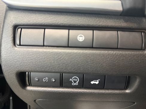 Used 2025 Nissan Rogue SV image 25