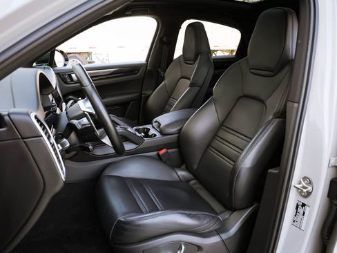 Used 2021 Porsche Cayenne Coupe image 17