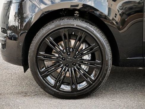 New 2026 Land Rover Range Rover SE image 6