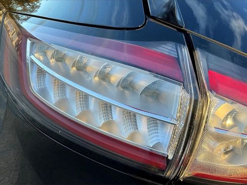 Used 2018 Ford Edge Titanium image 29