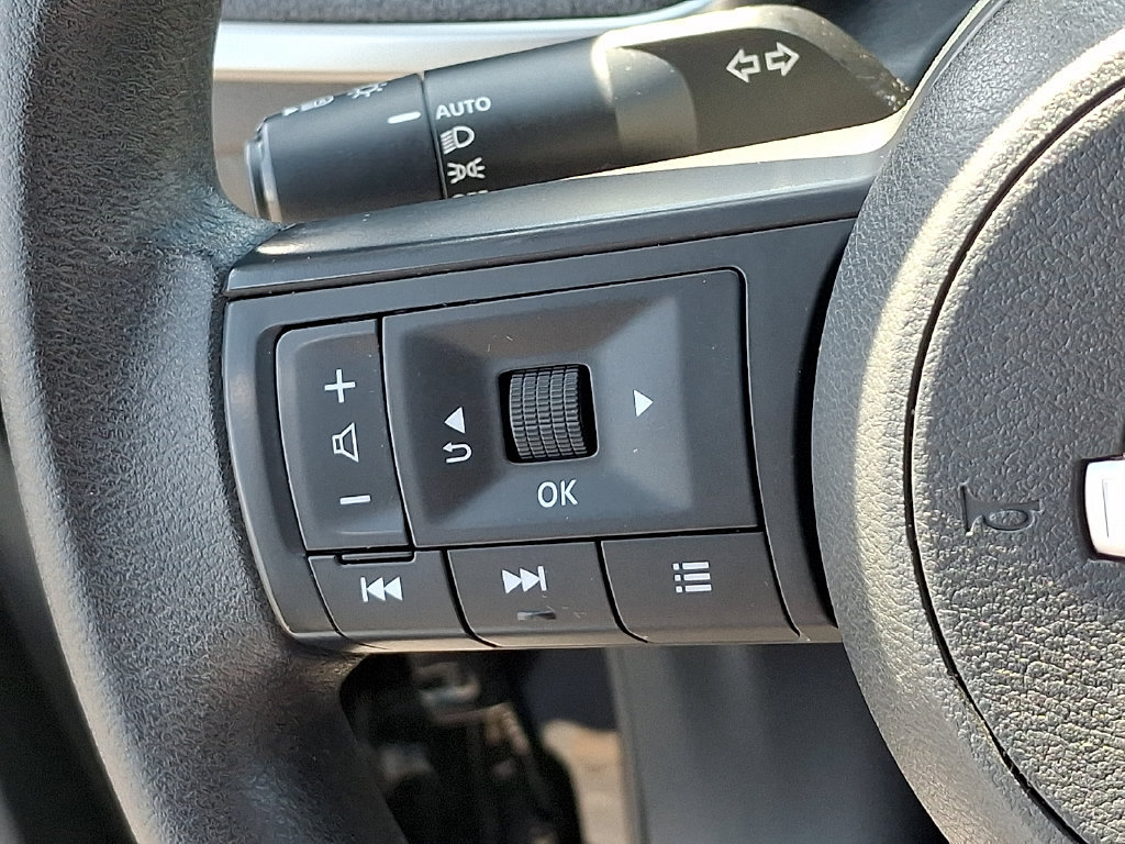 Used 2025 Nissan Kicks SV FWD image 20