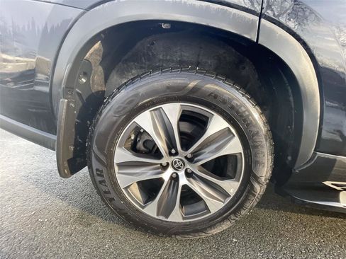 Used 2022 Toyota Highlander XLE image 25