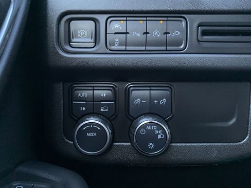 Used 2022 Chevrolet Suburban LS image 16