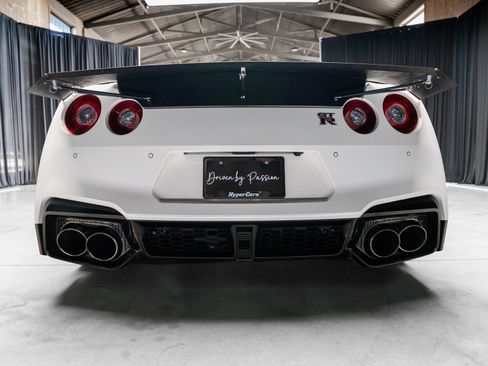 Used 2024 Nissan GT-R Premium w/ Premium Interior Package AWD/4WD image 40