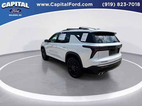 Used 2025 Chevrolet Traverse LT w/ Midnight/Sport Edition FWD image 6