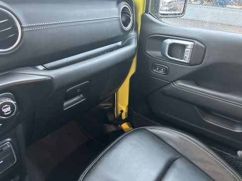 Used 2023 Jeep Wrangler Sahara w/ Cold Weather Group image 32