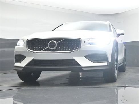 New 2026 Volvo V60 B5 Cross Country Plus w/ Protection Package Premier image 41