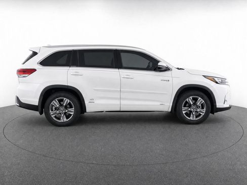 Used 2019 Toyota Highlander Limited Platinum AWD/4WD image 11