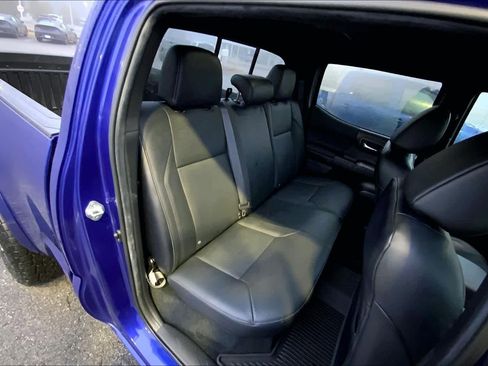 Used 2022 Toyota Tacoma TRD Sport w/ TRD Premium Sport Package image 19