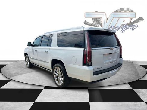 Used 2020 Cadillac Escalade ESV Premium Luxury image 3
