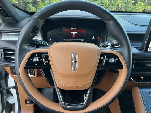 Used 2022 Lincoln Aviator Black Label w/ Class IV Trailer Tow Package image 16