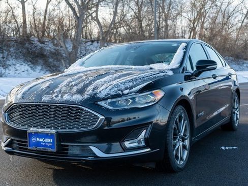 Used 2019 Ford Fusion Titanium image 2