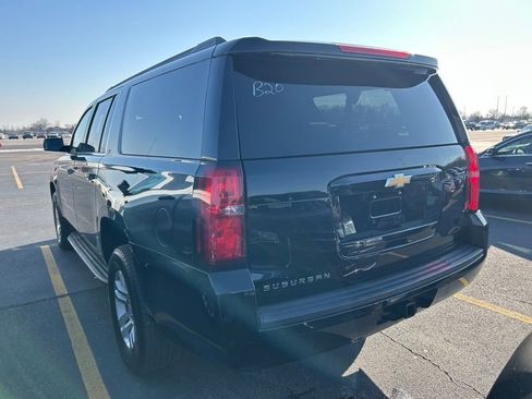 Used 2018 Chevrolet Suburban LT image 3