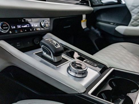 New 2025 Mitsubishi Outlander SEL image 14
