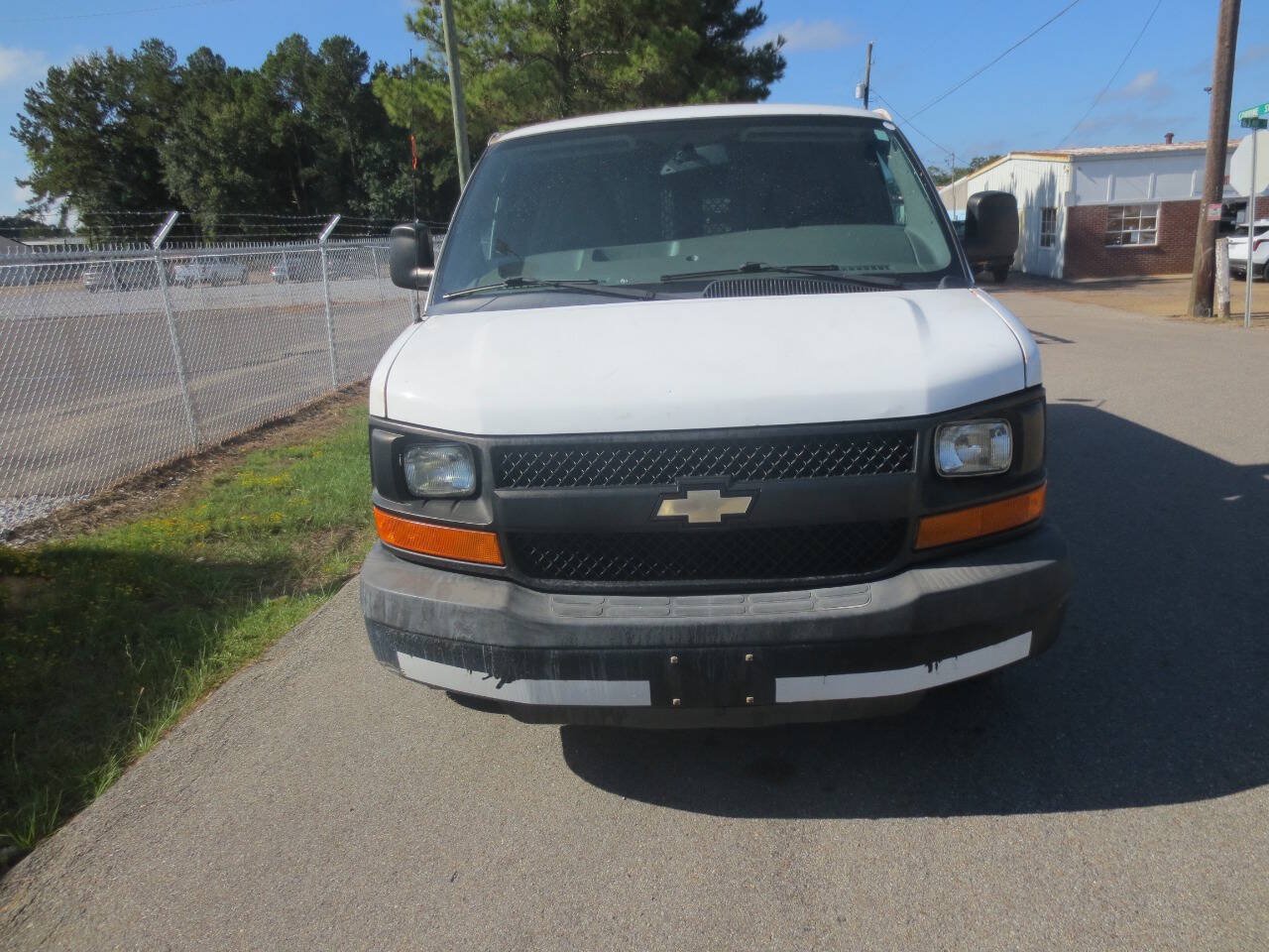 Used 2013 Chevrolet Express 1500 RWD image 3