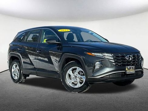 Used 2023 Hyundai Tucson SE image 2
