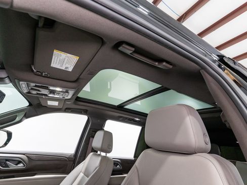 Used 2022 Chevrolet Tahoe LT w/ LT Signature Package RWD image 16