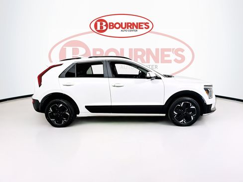 Used 2024 Kia Niro Wind w/ Wind Preserve Package image 11