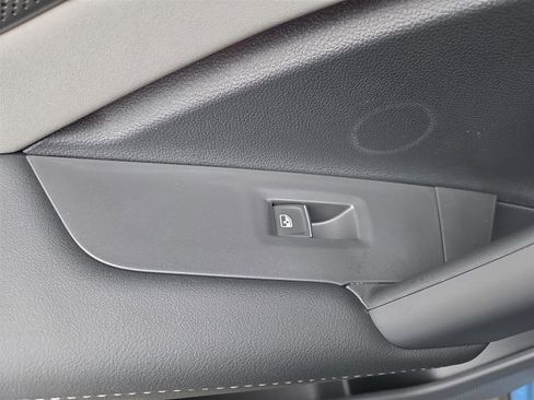 New 2025 Volkswagen Tiguan SE R-Line image 28