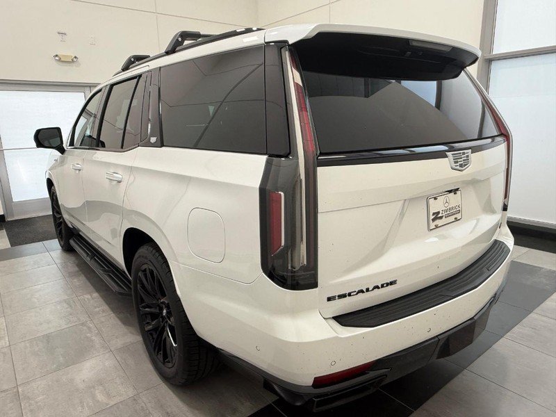 Used 2022 Cadillac Escalade Sport Platinum w/ LPO, ONYX Package AWD/4WD image 5