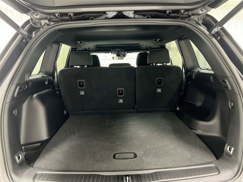 Used 2025 Jeep Grand Cherokee Laredo X w/ Luxury Tech Group I image 24