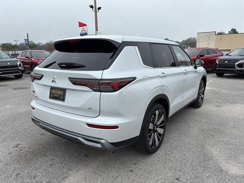 New 2026 Mitsubishi Outlander SE image 6