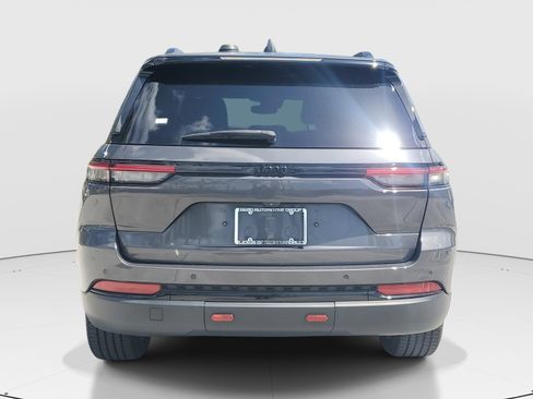 Used 2024 Jeep Grand Cherokee Altitude RWD image 6