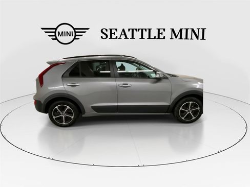 Used 2023 Kia Niro EX FWD image 12