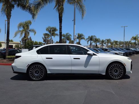 Used 2025 BMW i7 xDrive60 AWD/4WD image 11