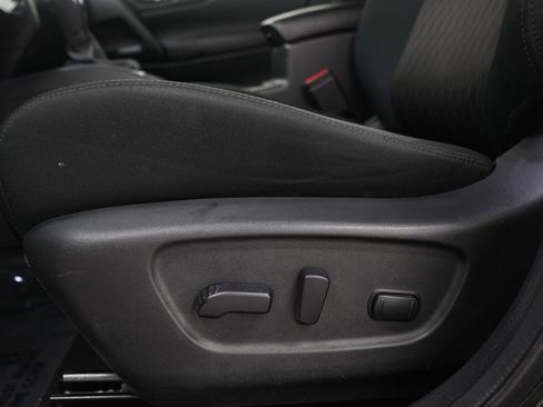 Used 2020 Nissan Rogue SV image 23