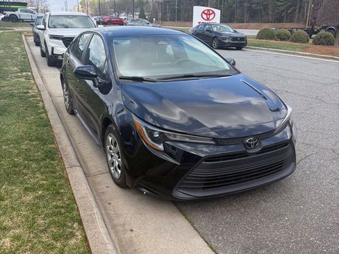 Used 2023 Toyota Corolla LE image 4